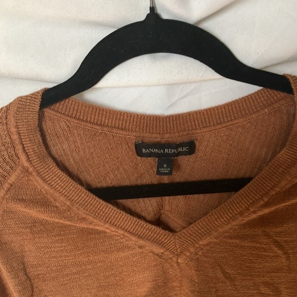 Banana Republic: Rust colored, oversized, sheer shoulders, lightweight sweater-S - Picture 7 of 16